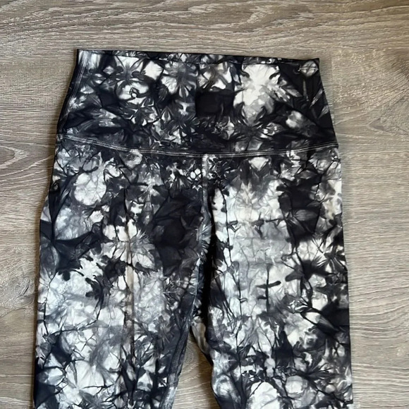 Lululemon Wunder Under Crop Hi-Rise *Full-On Luxtreme Dual Shibori 21" - Picture 5 of 9